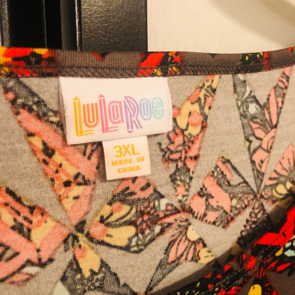 LulaRoe High-Low Tee - Picture 2 of 4